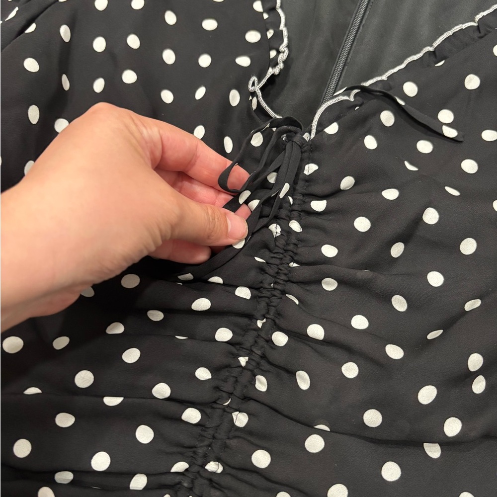 Cinq A Sept Kimberly Dot-Print Ruched Short-Sleeve Top Size Large 100% Silk - Picture 5 of 10